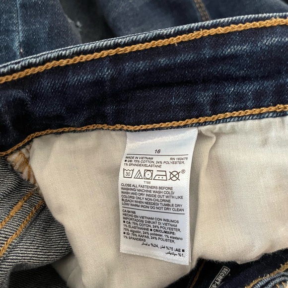 Women’s High-Waisted Jean Shorts - Picture 7 of 7